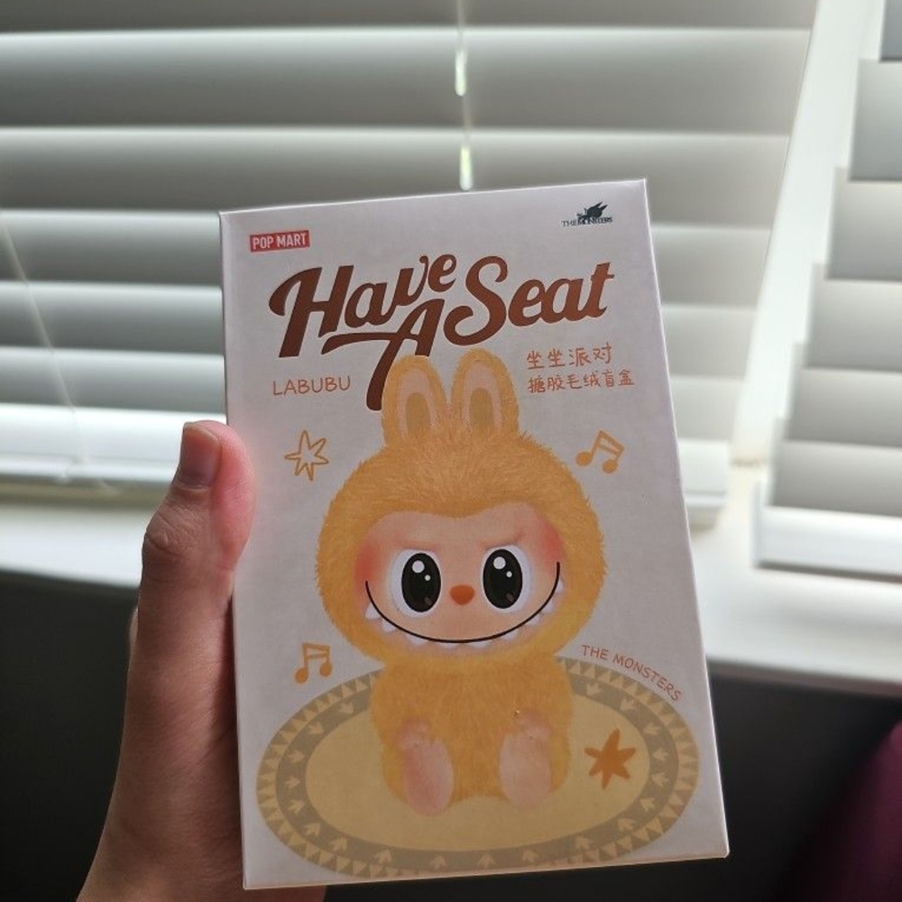 Black and Gold Designer Handbag - Picture 6 of 6